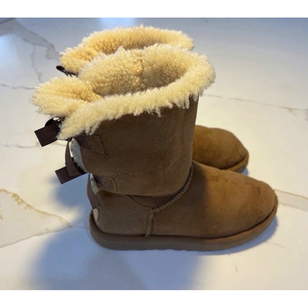 UGG Bailey Bow Boots Brown Suede Sheepskin Lined Women's Size 7 EU 38